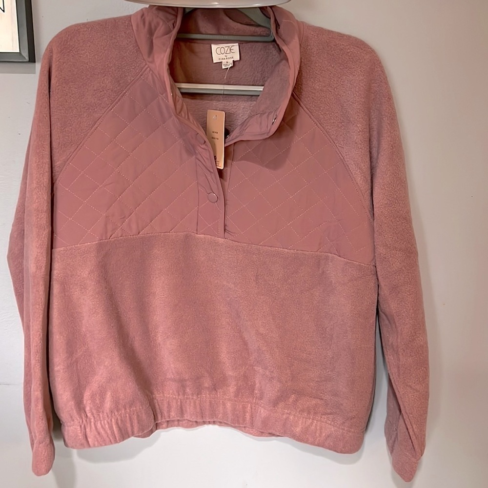 NWT Cozie Rose Colored Fleece Pullover With Quilted Detailing Size Large